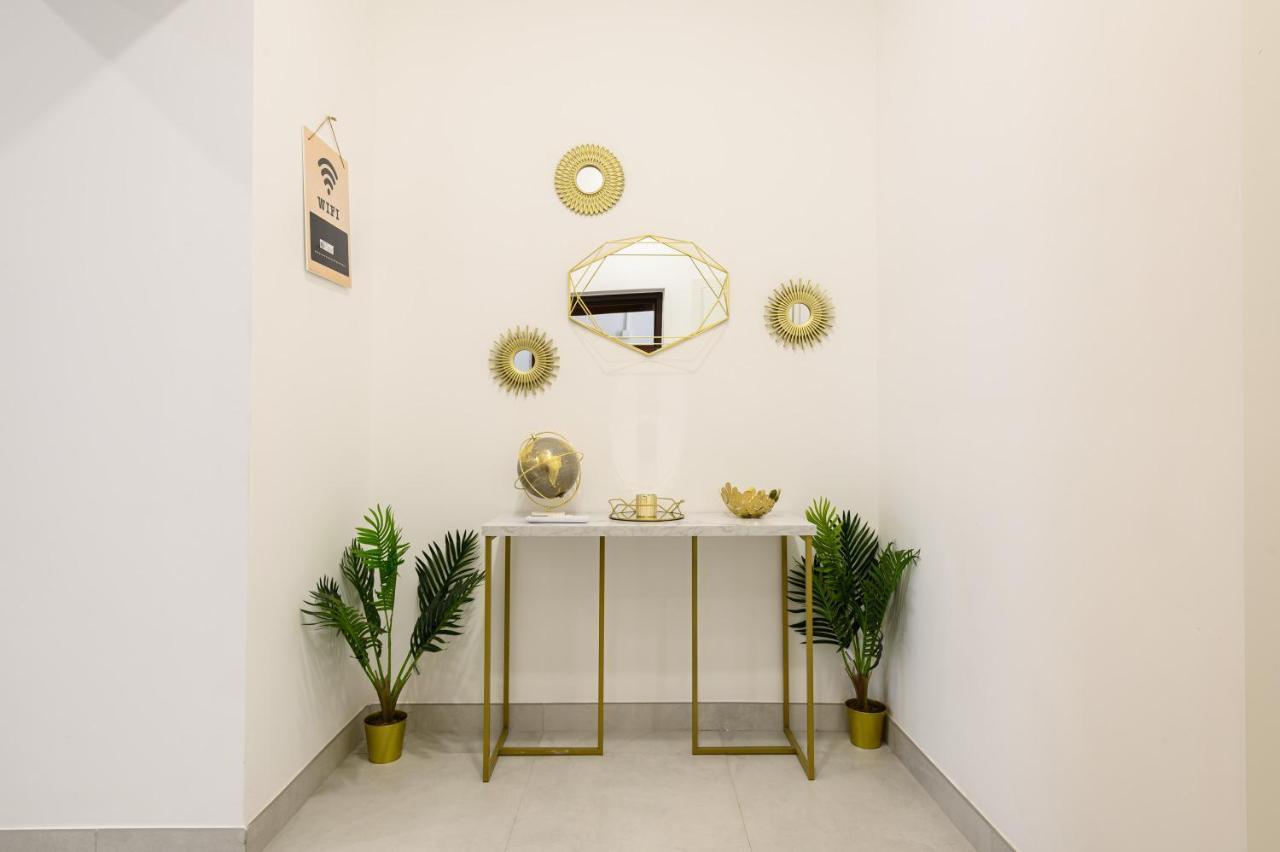 Magical Botanic-Charming Apartment Наполи Екстериор снимка